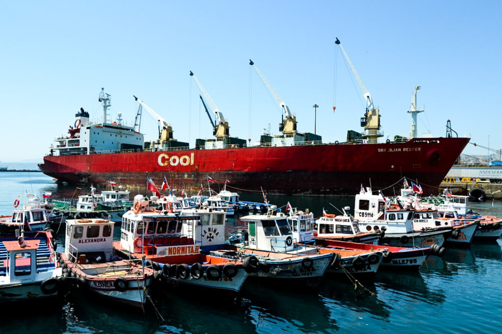 Port de Valparaiso avec un bâteau brésilien